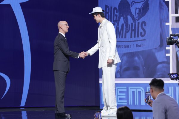 牛来了 杨瀚森2K评分出炉：总评70，原地扣篮75&三分66